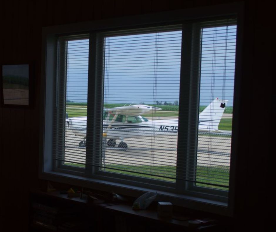 Estherville Aviation Pilot Lounge
